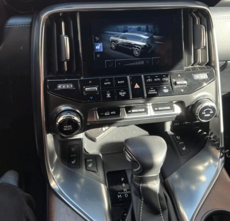 Lexus Seria LX 600 - foto 16