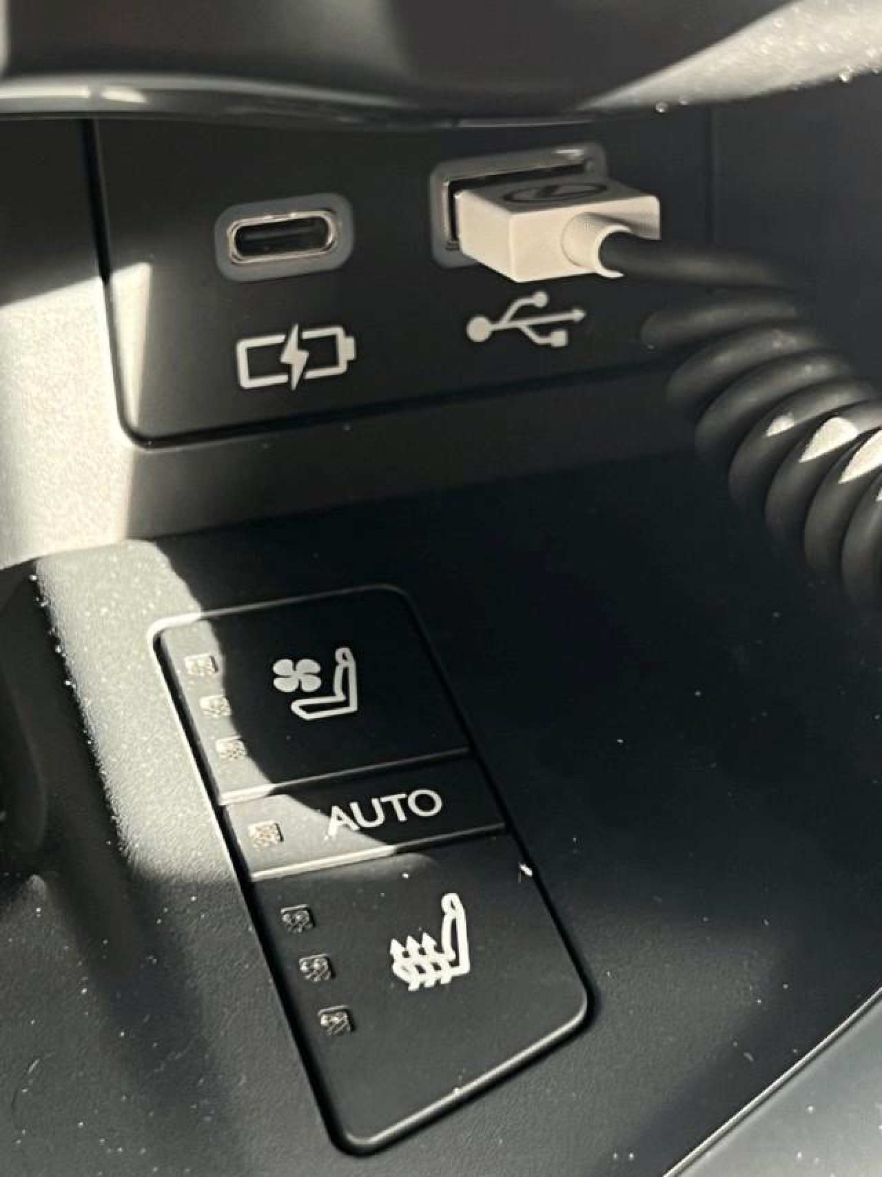 Lexus Seria LX 600 - foto 23