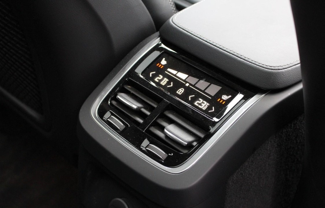 Volvo XC 90 Ultimate Dark Recharge - foto 19