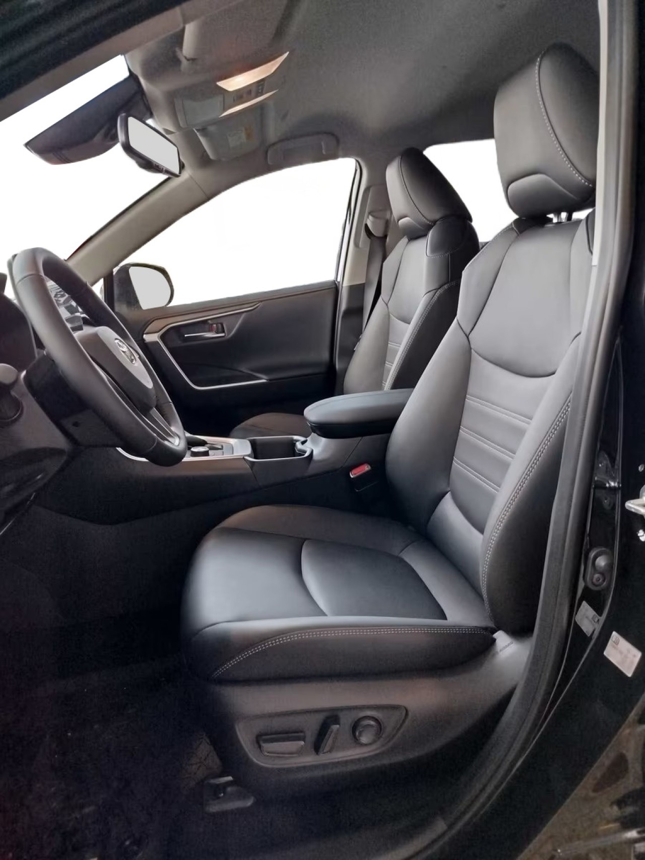 Toyota RAV4 - foto 9