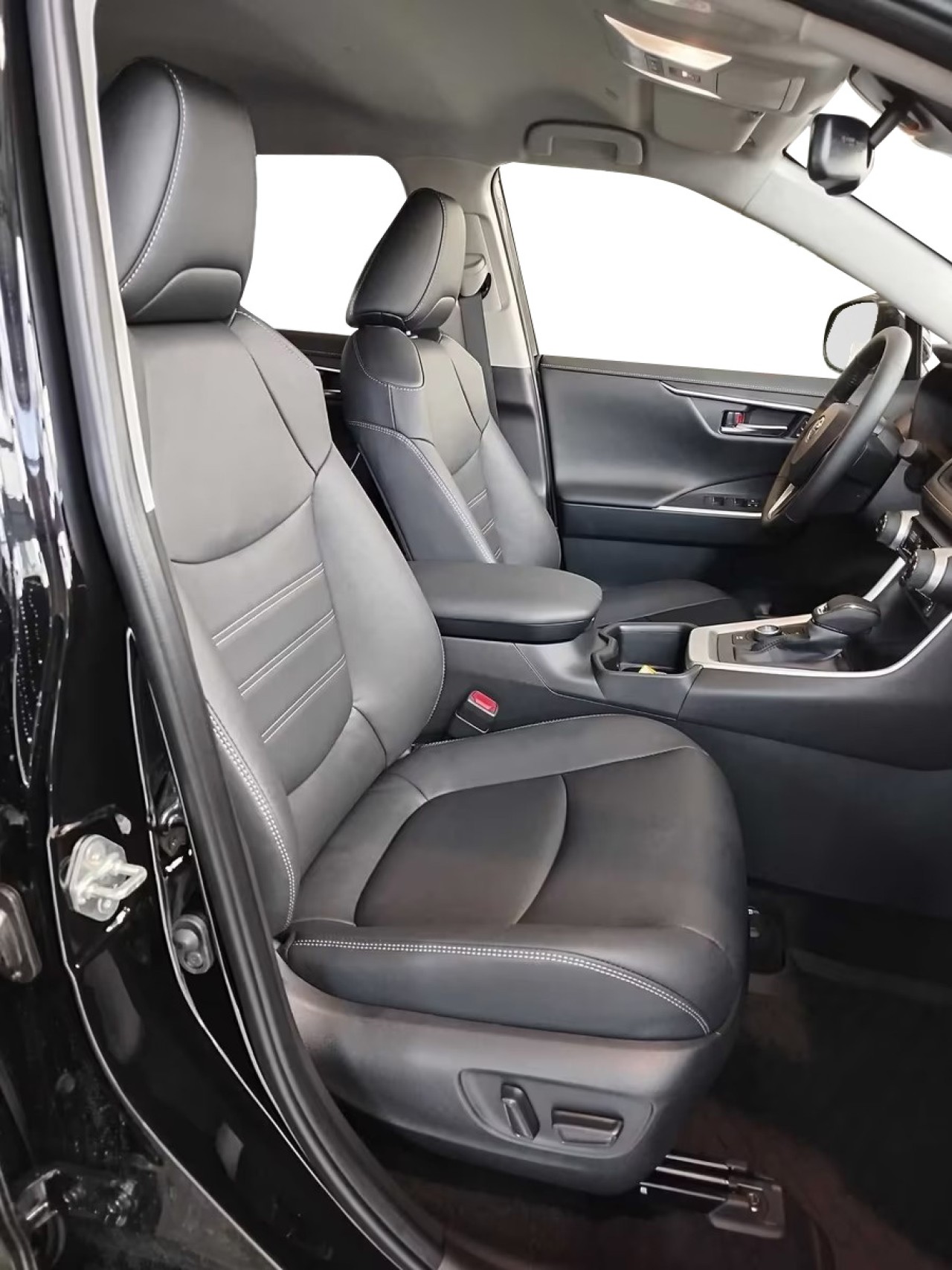 Toyota RAV4 - foto 10