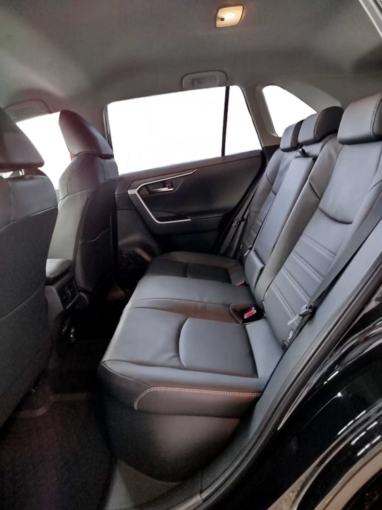 Toyota RAV4 - foto 13