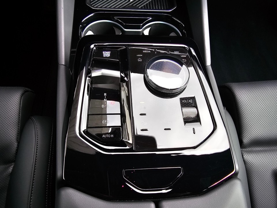 BMW Seria 5 520i - foto 14