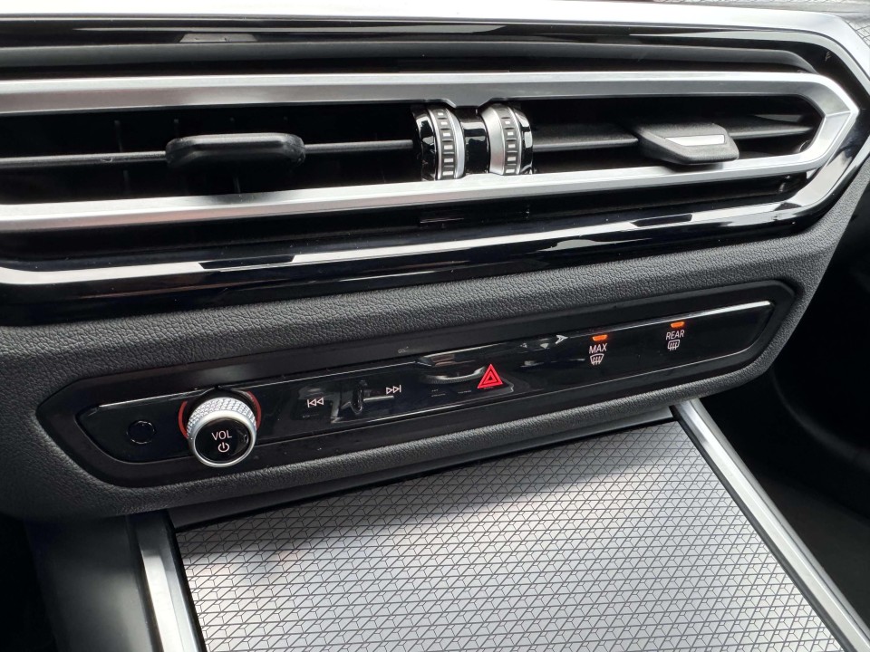 BMW Seria 3 330i xDrive M-Sport - foto 15