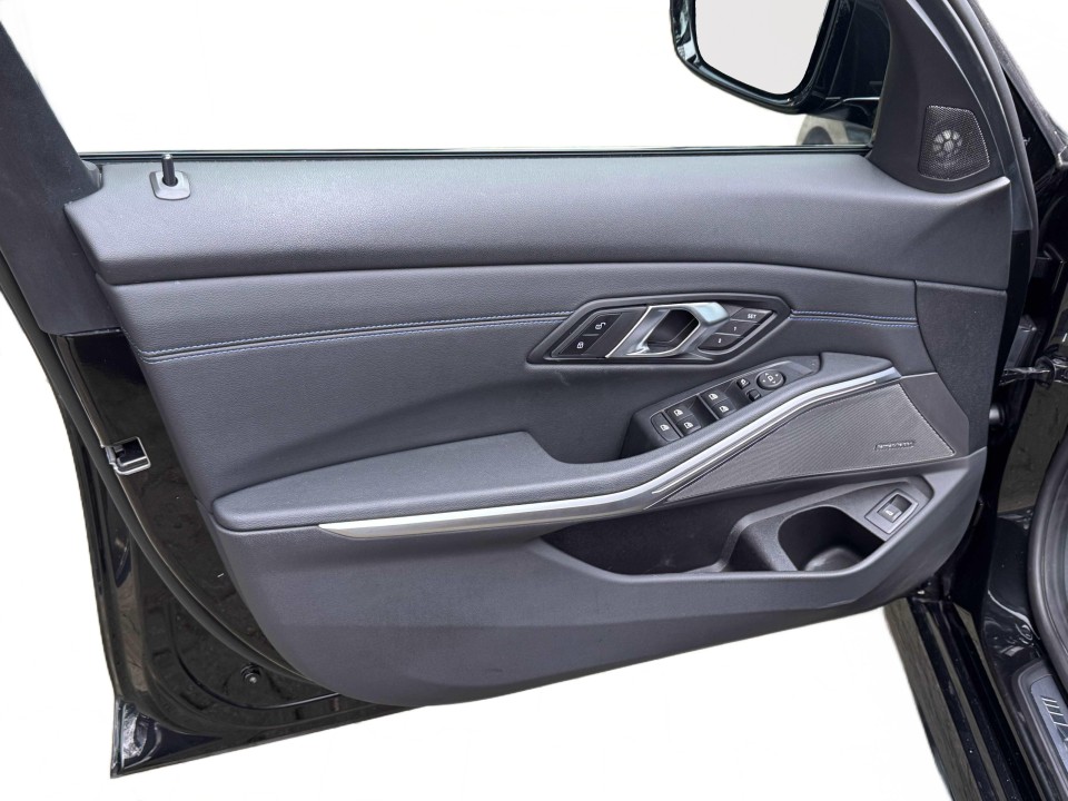 BMW Seria 3 330i xDrive M-Sport - foto 21