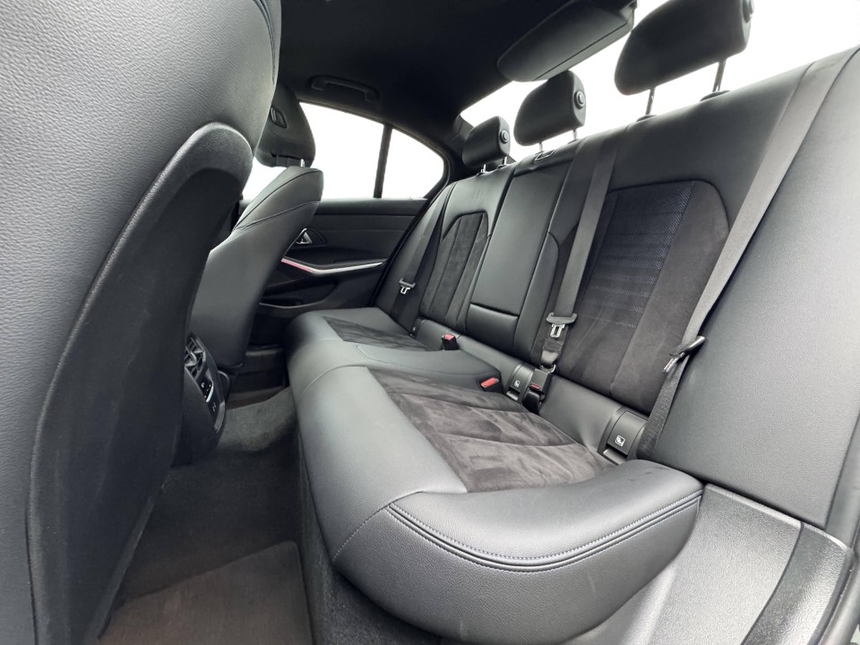 BMW Seria 3 330i xDrive M-Sport - foto 20