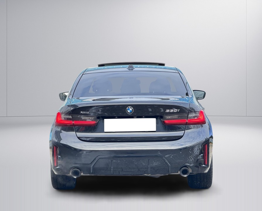 BMW Seria 3 330i xDrive M-Sport (3)