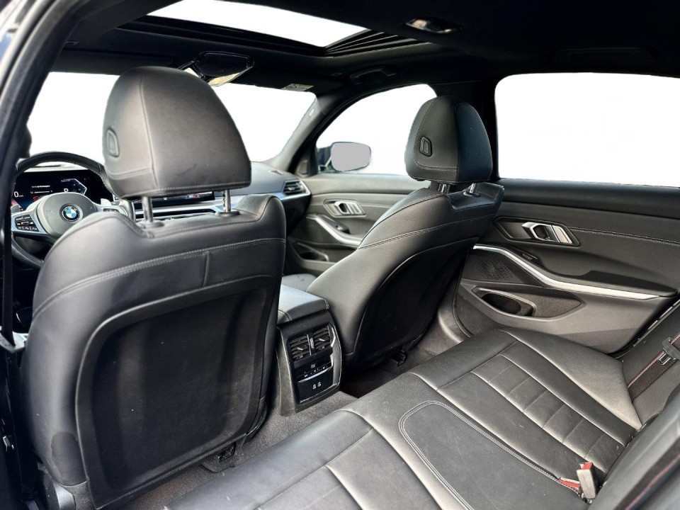 BMW Seria 3 330d xDrive M-Sport - foto 17