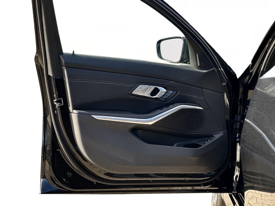 BMW Seria 3 330d xDrive M-Sport - foto 18