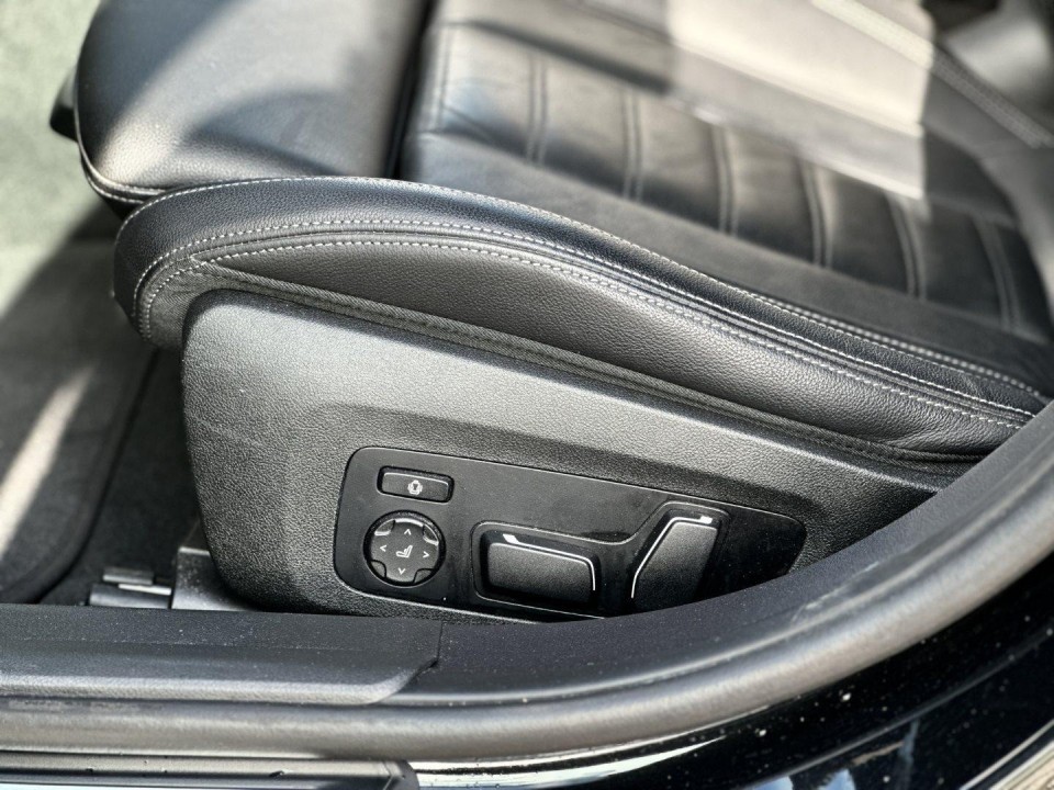 BMW Seria 3 330d xDrive M-Sport - foto 19