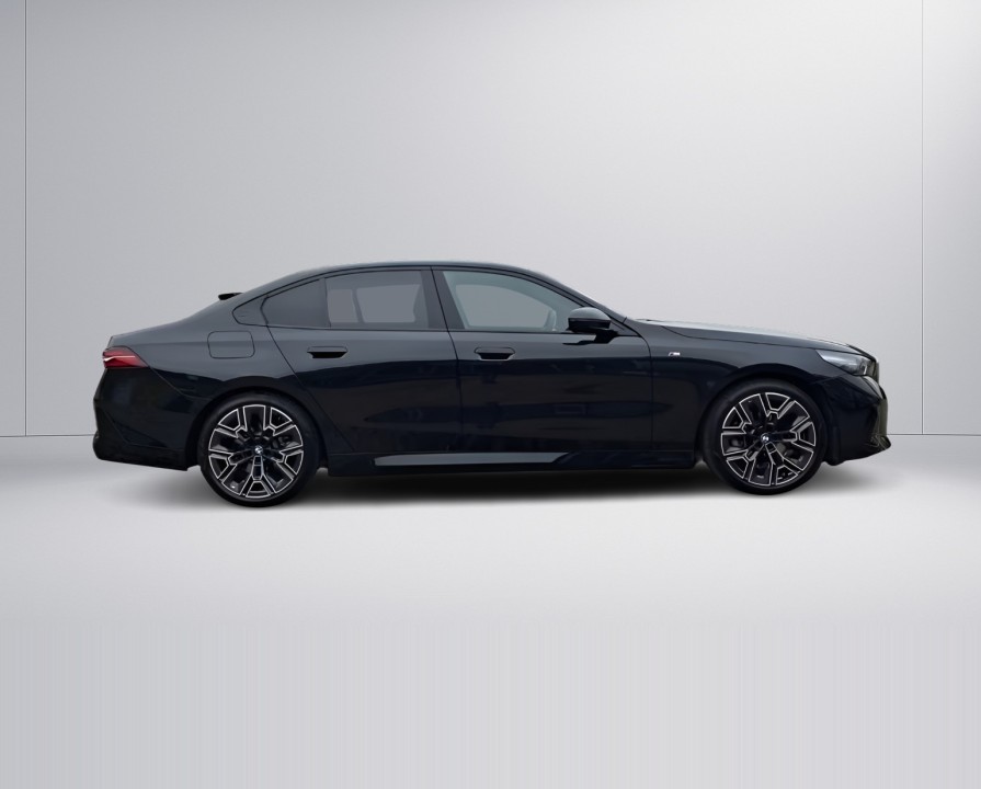 BMW Seria 5 520d xDrive M-Sport (2)