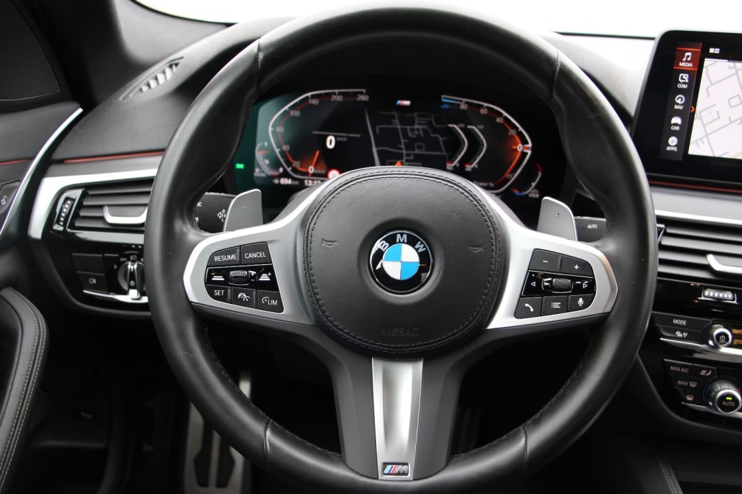 BMW Seria 5 520d xDrive M-Sport - foto 7