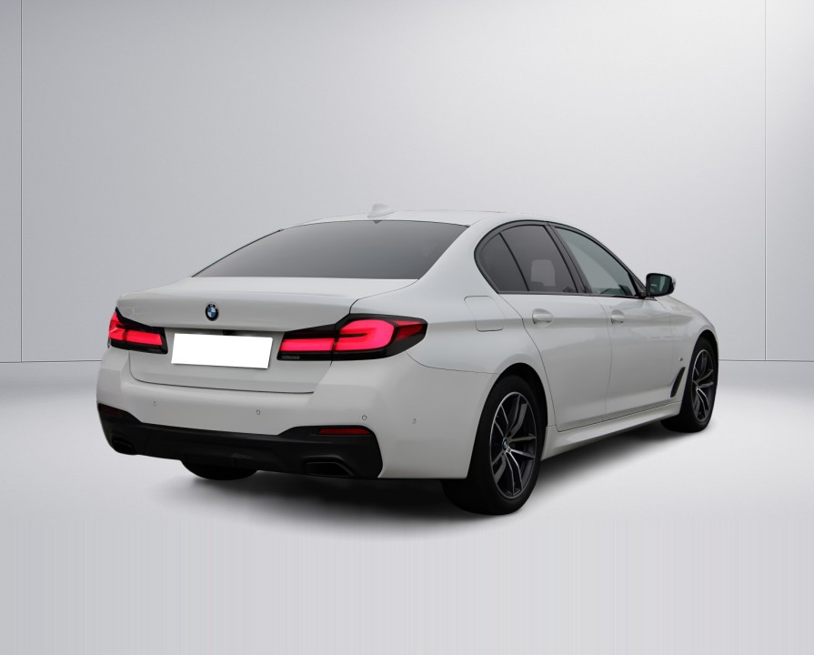 BMW Seria 5 520d xDrive M-Sport (4)