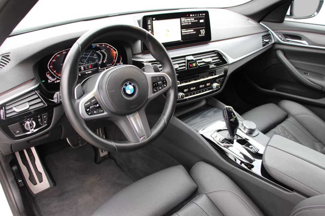 BMW Seria 5 520d xDrive M-Sport - foto 9