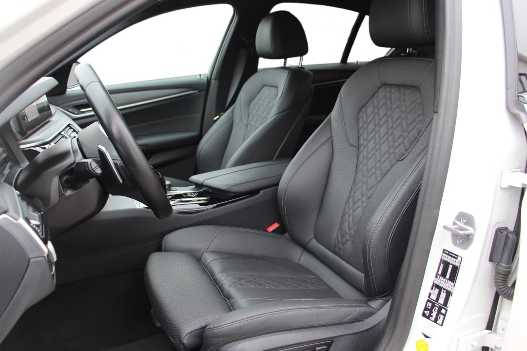 BMW Seria 5 520d xDrive M-Sport - foto 11