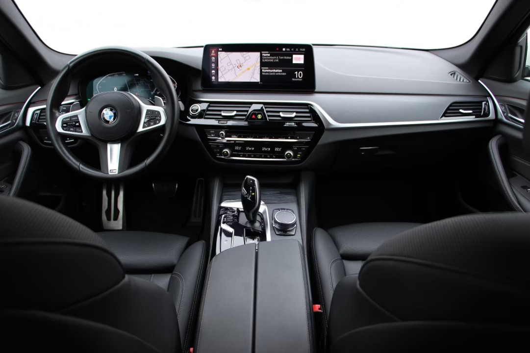 BMW Seria 5 520d xDrive M-Sport - foto 8