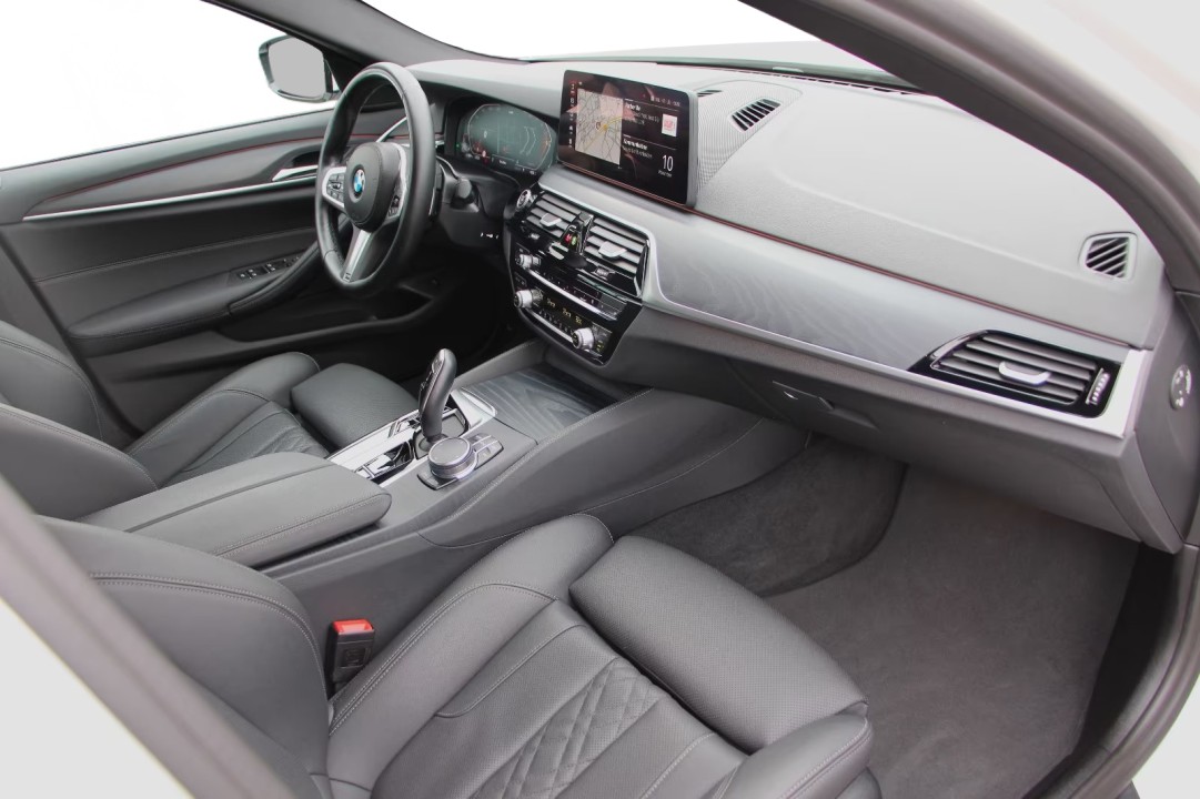 BMW Seria 5 520d xDrive M-Sport - foto 10