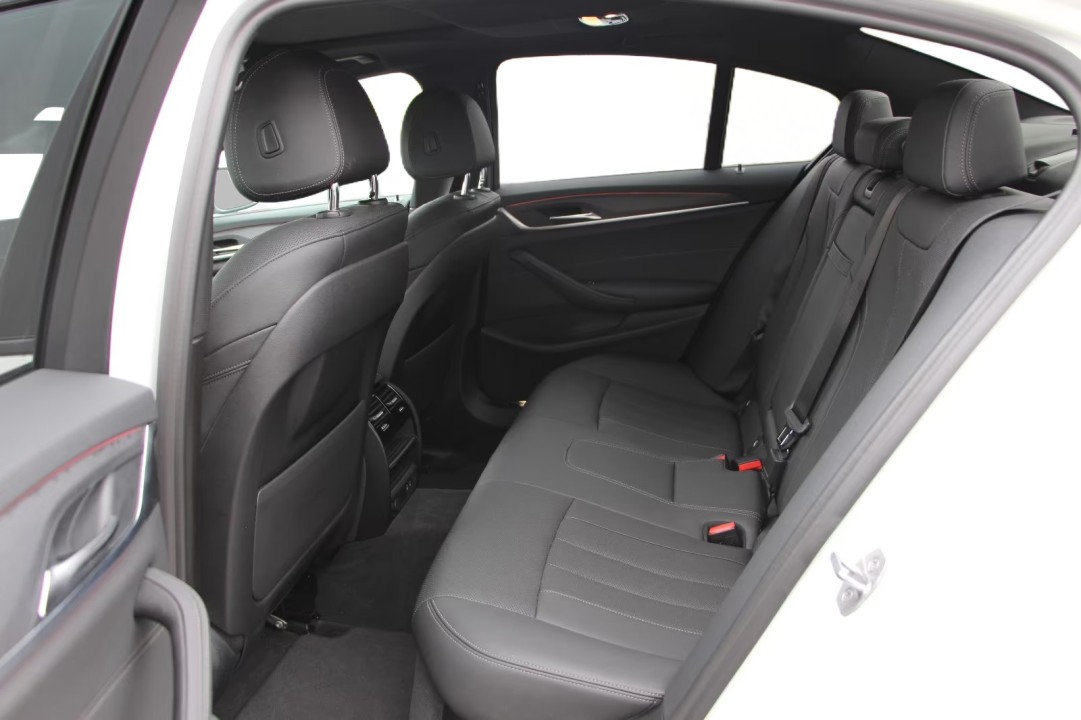 BMW Seria 5 520d xDrive M-Sport - foto 21