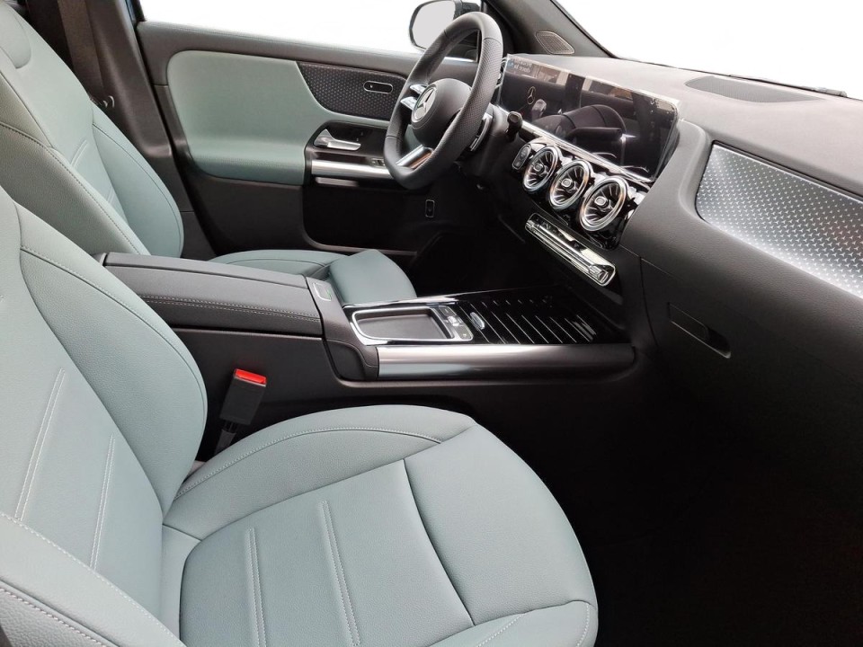 Mercedes-Benz GLA 200 AMG Line - foto 13