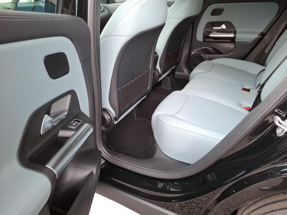 Mercedes-Benz GLA 200 AMG Line - foto 14