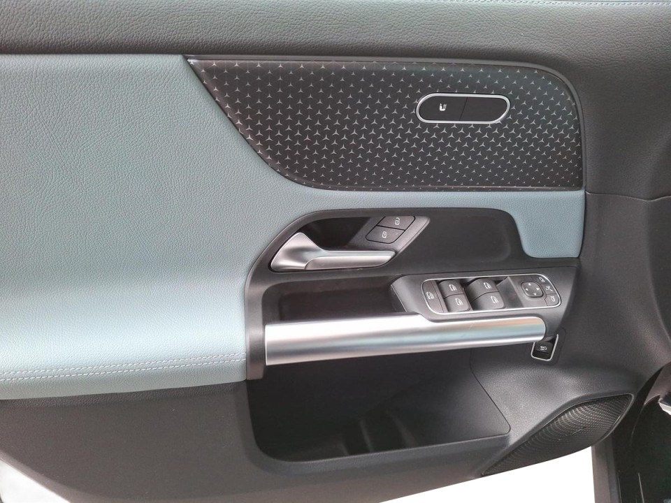 Mercedes-Benz GLA 200 AMG Line - foto 15