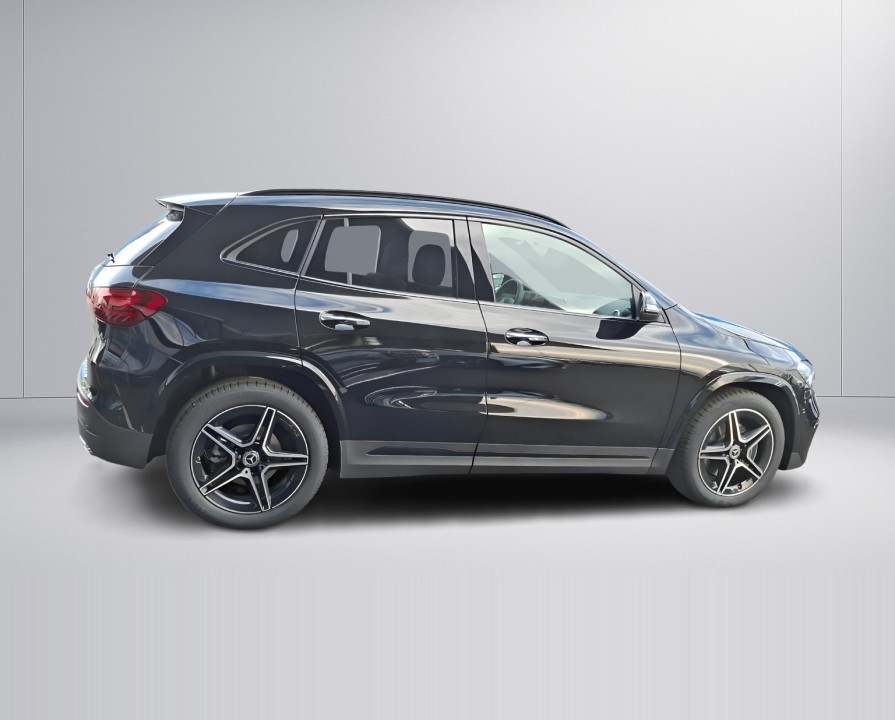 Mercedes-Benz GLA 200 AMG Line (2)