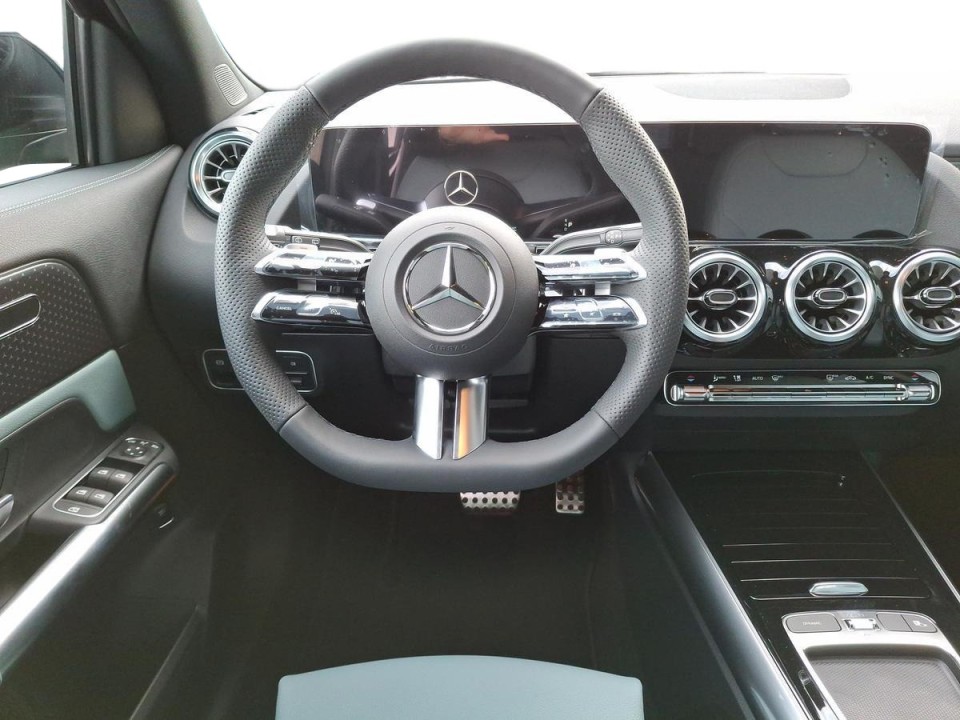 Mercedes-Benz GLA 200 AMG Line - foto 9