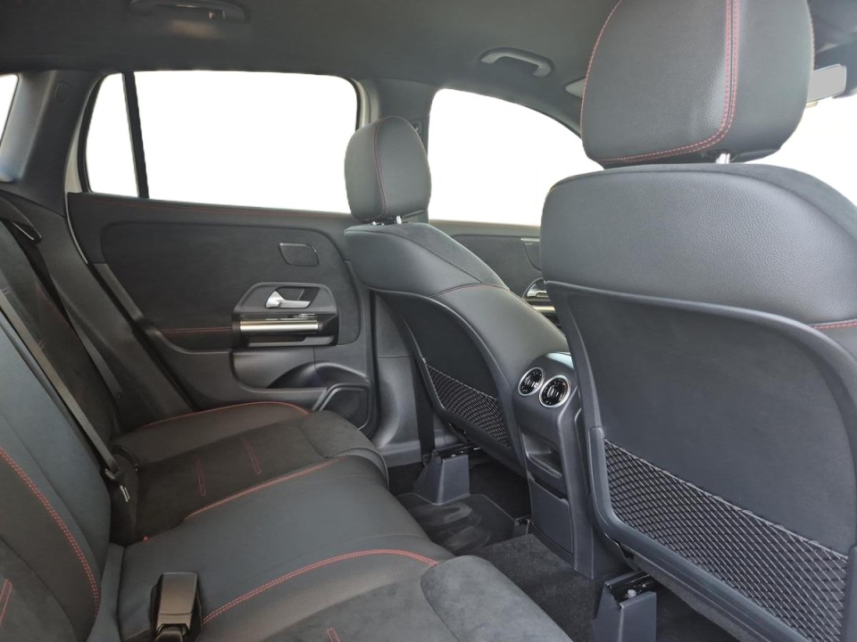 Mercedes-Benz GLA 200 AMG Line - foto 14