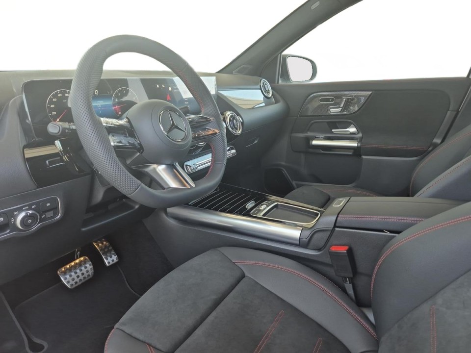 Mercedes-Benz GLA 200 AMG Line - foto 10