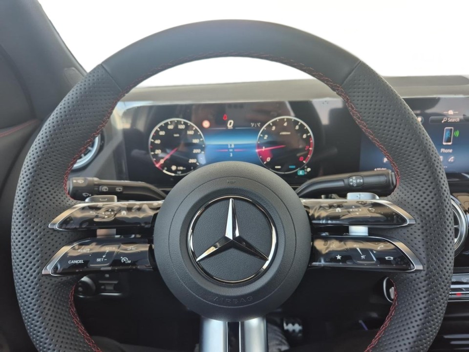 Mercedes-Benz GLA 200 AMG Line - foto 11