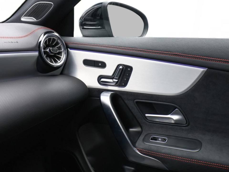 Mercedes-Benz CLA 250e AMG Line - foto 19
