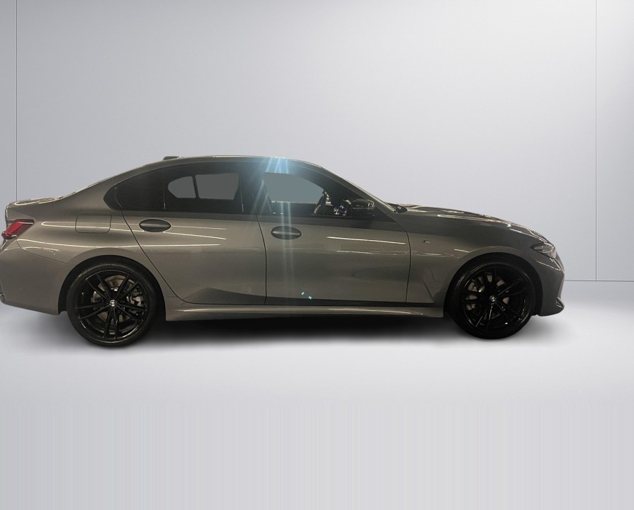 BMW Seria 3 330i xDrive M-Sport (2)