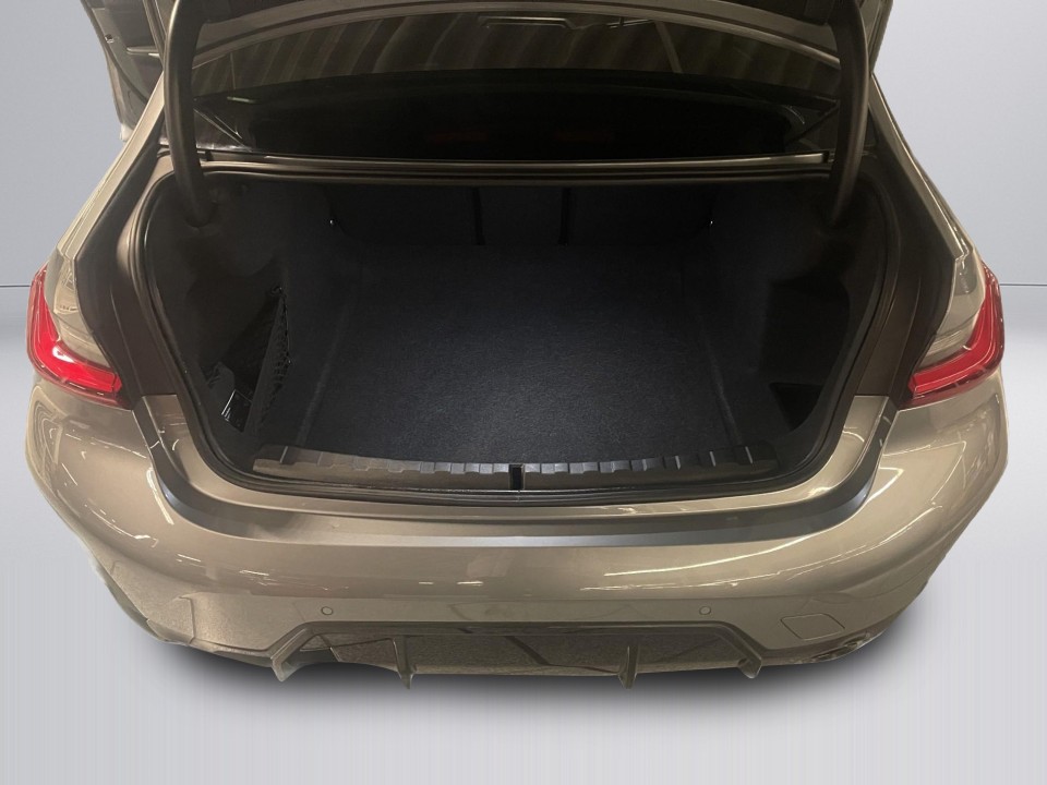 BMW Seria 3 330i xDrive M-Sport - foto 13