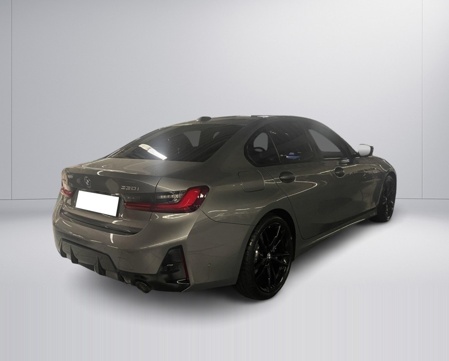 BMW Seria 3 330i xDrive M-Sport (3)