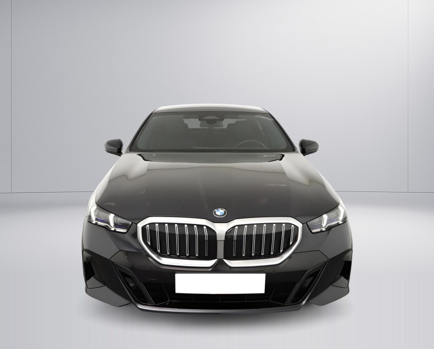 BMW Seria 5 520d xDrive M-Sport (2)