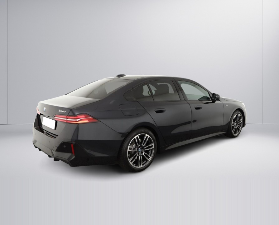 BMW Seria 5 520d xDrive M-Sport (4)