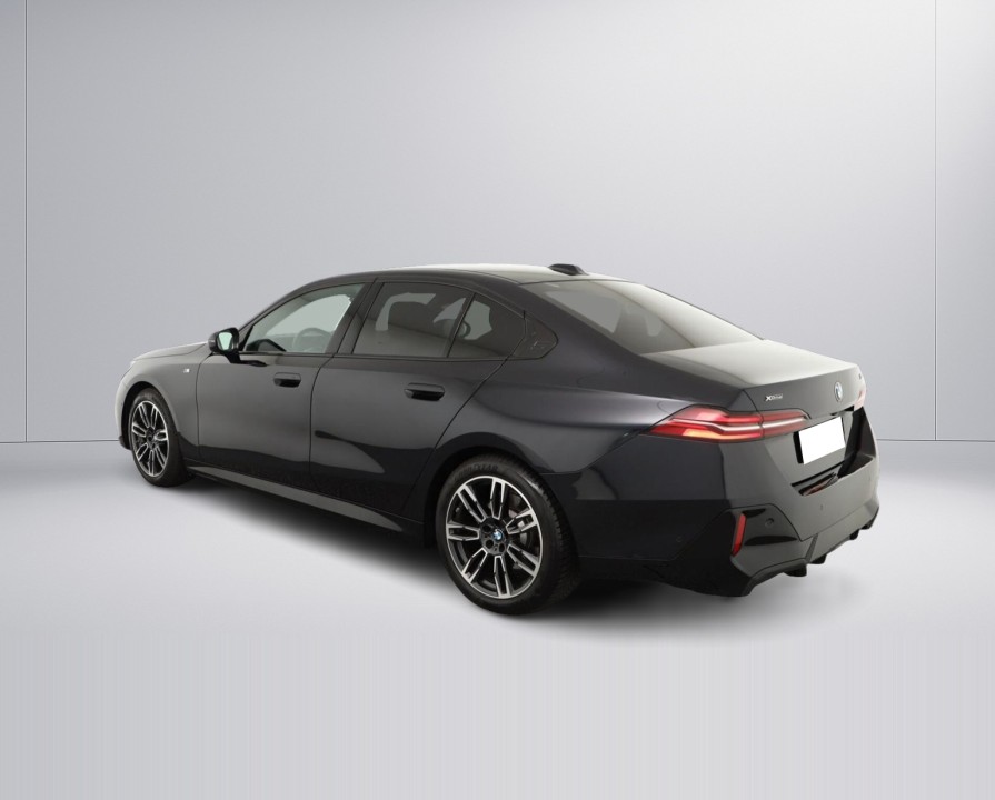 BMW Seria 5 520d xDrive M-Sport (5)