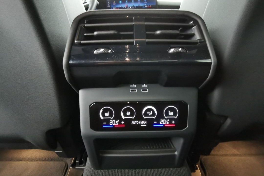 BMW Seria 5 520d xDrive M-Sport - foto 13