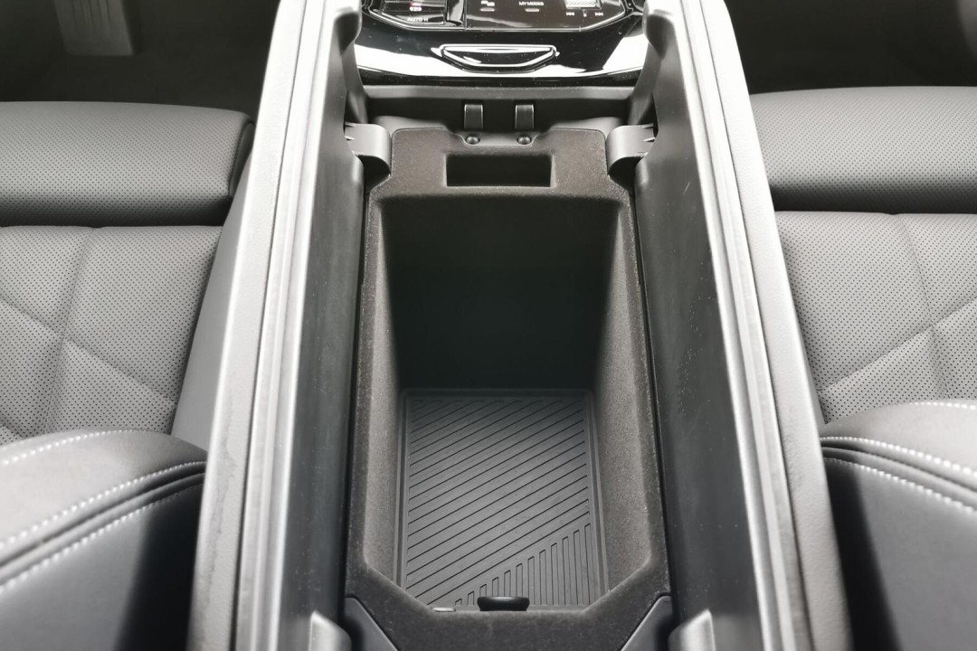 BMW Seria 5 520d xDrive M-Sport - foto 14