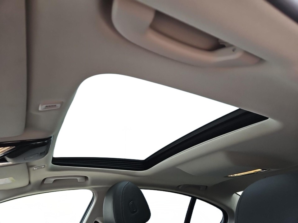 BMW Seria 5 530d xDrive - foto 16