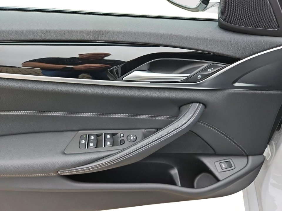 BMW Seria 5 530d xDrive - foto 15