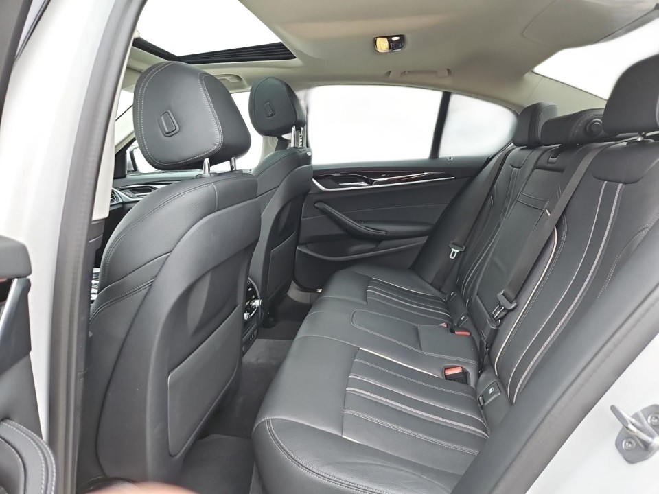 BMW Seria 5 530d xDrive - foto 6