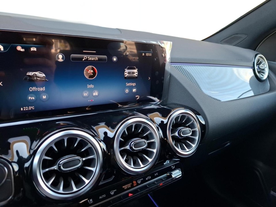 Mercedes-Benz GLA 220 4MATIC AMG Line - foto 14