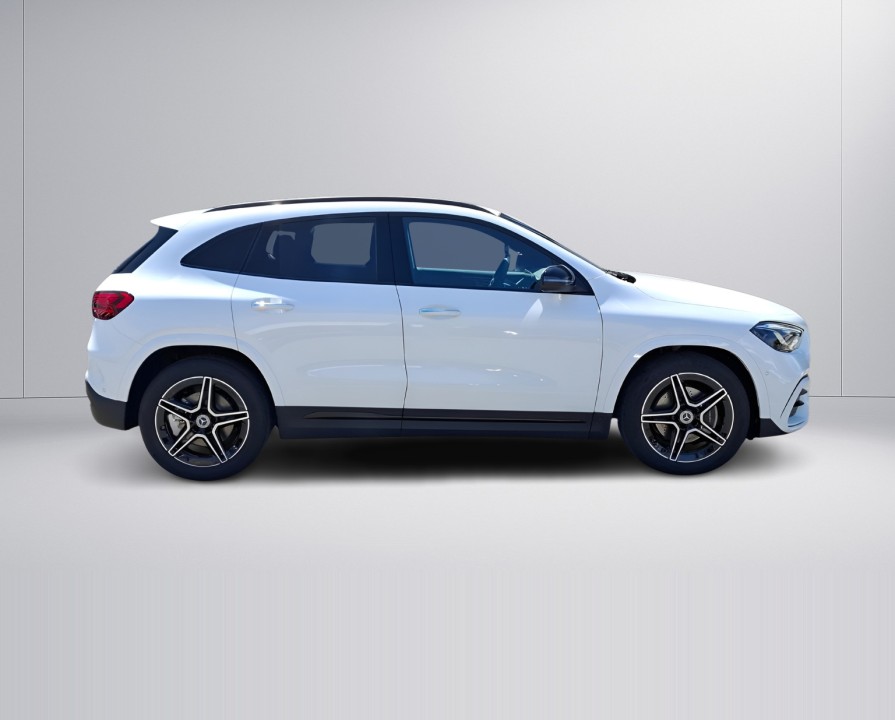 Mercedes-Benz GLA 220 4MATIC AMG Line (2)