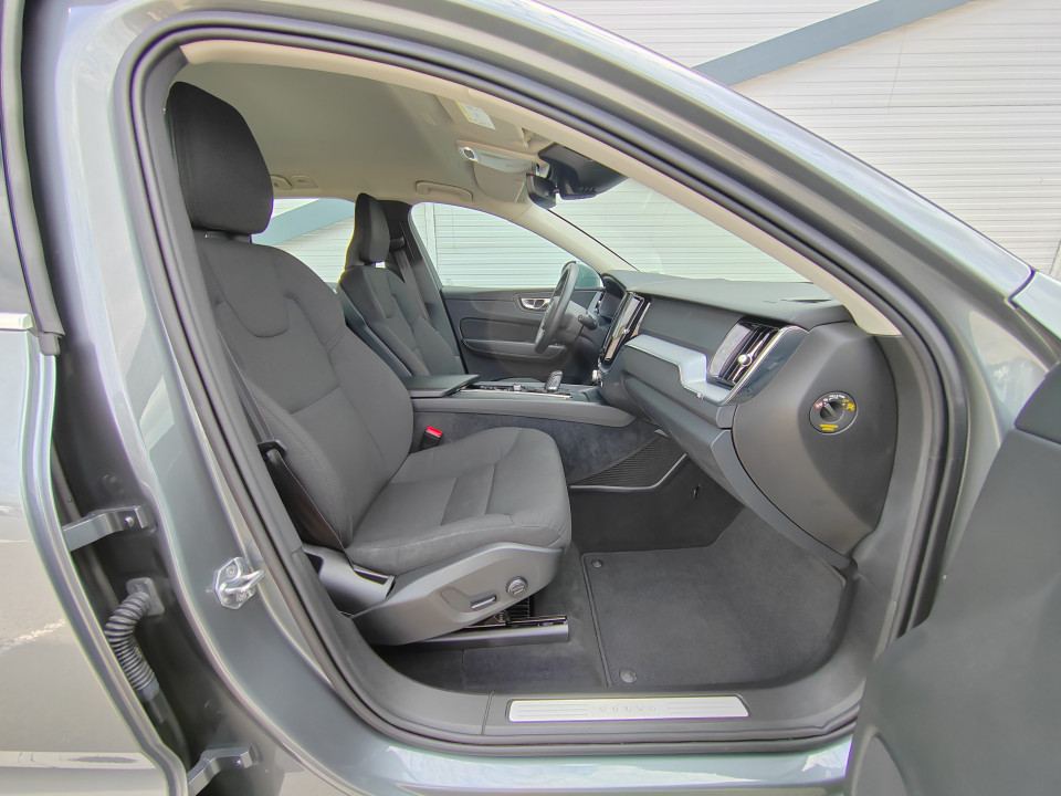 Volvo XC 60 B4 AWD Diesel Momentum Advanced Edition - foto 14