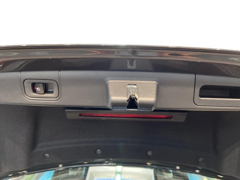 Mercedes-Benz E 200 Avantgarde - foto 16