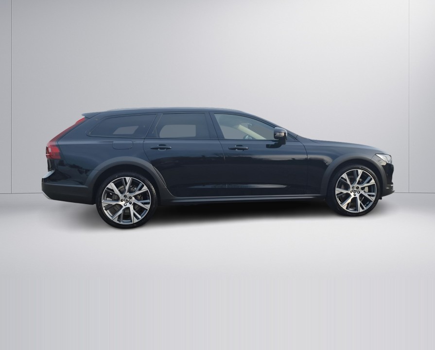 Volvo V90 Cross Country B5 AWD Ultimate (2)