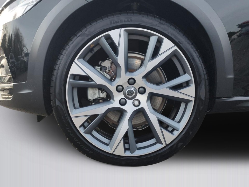 Volvo V90 Cross Country B5 AWD Ultimate - foto 31
