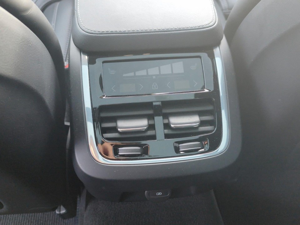 Volvo V90 Cross Country B5 AWD Ultimate - foto 21