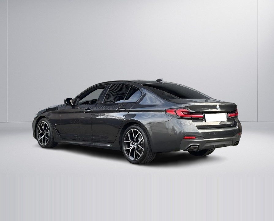 BMW Seria 5 520i M-Sport (4)